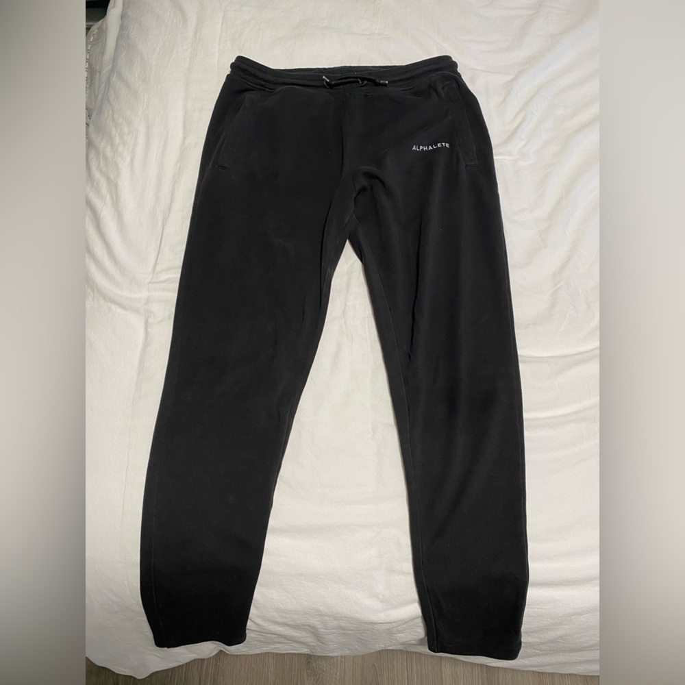 Alphalete Joggers/Sweats. Size Large